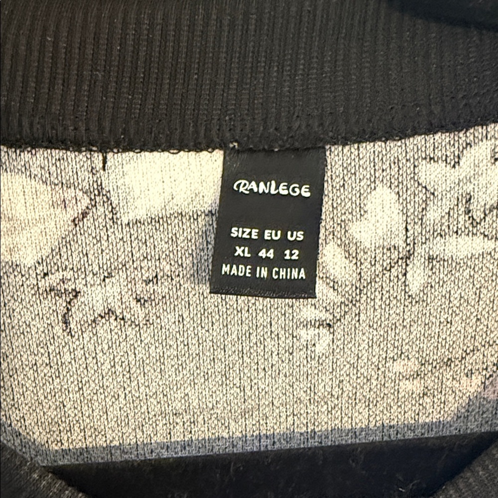 Amazon floral black bomber jacket. Very lightweight. Size XL - Picture 2 of 3